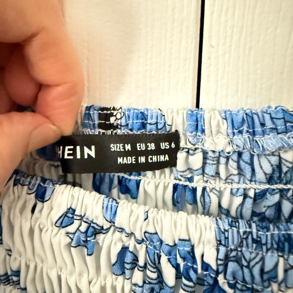 White Maxi Dress with Blue Floral Print and Tie Straps Smocked Summer SHEIN - Picture 9 of 12